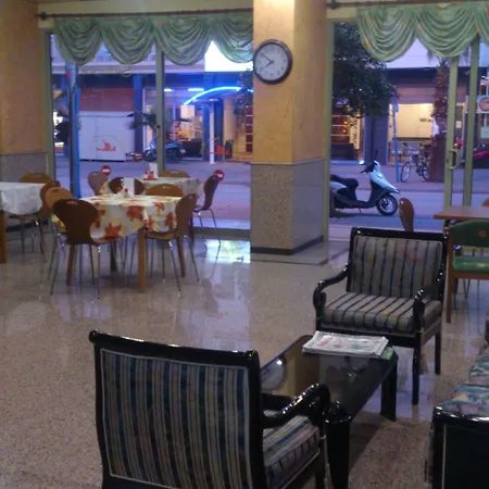 萨利森公寓酒店 3* 阿拉尼亚